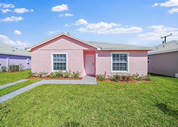 New! Few Minutes To Downtown, 10 To The Beach!
