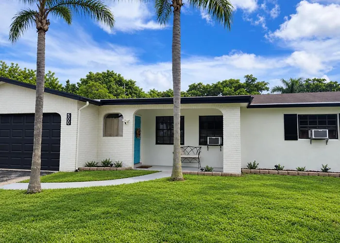 Whole House+Renovated+Pool+Lanai+Bbq+Close To All